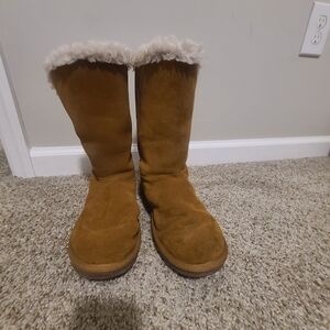 UGG Tan Winter Boots with Cream Fur Lining